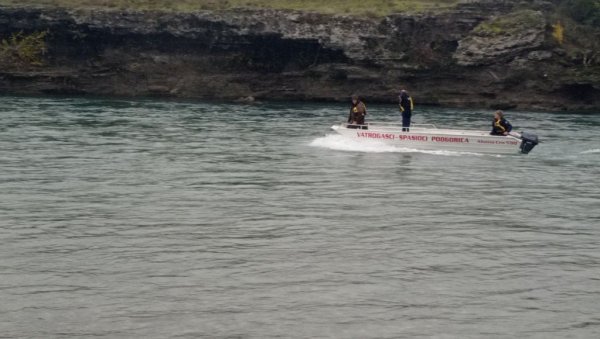 ТРАГИЧАН ЕПИЛОГ ПОТРАГЕ: Тело девојке извучено из Мораче, након што је аутом слетела у реку ТРАГИЧАН ЕПИЛОГ ПОТРАГЕ: Тело девојке извучено из Мораче, након што је аутом слетела у реку