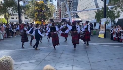PRELEPE SLIKE IZ AUSTRALIJE: Ceo svet priča o Srbiji, a razlog je neverovatan (VIDEO) PRELEPE SLIKE IZ AUSTRALIJE: Ceo svet priča o Srbiji, a razlog je neverovatan (VIDEO)