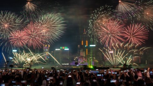 SPEKTAKL OD KOG ZASTAJE DAH: U Hong Kongu 2024. dočekali uz vatromet koji traje - 12 minuta! (VIDEO) SPEKTAKL OD KOG ZASTAJE DAH: U Hong Kongu 2024. dočekali uz vatromet koji traje - 12 minuta! (VIDEO)