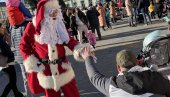 SUNČANA NOVOGODIŠNJA BAJKA U CENTRU: U Zrenjaninu ispratili 2023. uz tradicionalni program za najmlađe (FOTO)