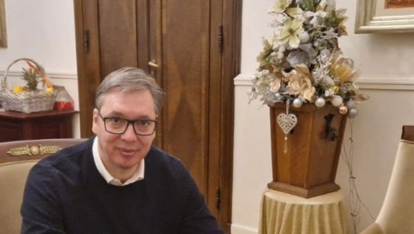 МИ ВИШЕ НЕ ЧЕКАМО ПРИЛИКЕ, ВЕЋ ИХ СТВАРАМО: Председник Вучић уз моћне речи честитао грађанима Нову 2024. годину (ВИДЕО) МИ ВИШЕ НЕ ЧЕКАМО ПРИЛИКЕ, ВЕЋ ИХ СТВАРАМО: Председник Вучић уз моћне речи честитао грађанима Нову 2024. годину (ВИДЕО)