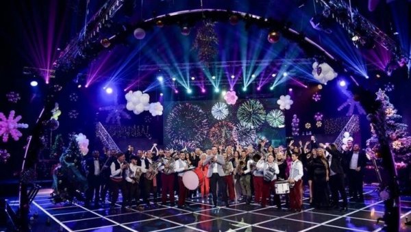 ВЕЛИКА ИЗНЕНАЂЕЊА И НАЈВЕЋЕ МУЗИЧКЕ ЗВЕЗДЕ! Дочекајте 2024. годину уз традиционално Пинково новогодишње народно весеље! ВЕЛИКА ИЗНЕНАЂЕЊА И НАЈВЕЋЕ МУЗИЧКЕ ЗВЕЗДЕ! Дочекајте 2024. годину уз традиционално Пинково новогодишње народно весеље!