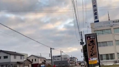 TRI PODRHTAVANJA U SVEGA NEKOLIKO MINUTA: Prvi snimci zemljotresa u Japanu, izdato upozorenje za cunami (VIDEO) TRI PODRHTAVANJA U SVEGA NEKOLIKO MINUTA: Prvi snimci zemljotresa u Japanu, izdato upozorenje za cunami (VIDEO)