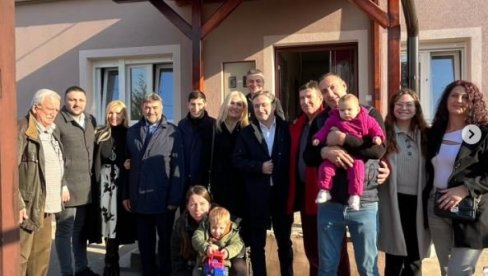 SREĆAN I VESELI IZDATAK ZA DRŽAVU: Porodica Milojević kupila prvu nekretninu uz subvenciju države - Do sada pomoć odobrena za 552 majke SREĆAN I VESELI IZDATAK ZA DRŽAVU: Porodica Milojević kupila prvu nekretninu uz subvenciju države - Do sada pomoć odobrena za 552 majke