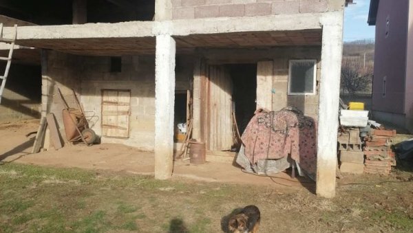ЛОПОВИ ОПЕРИСАЛИ У НОВОГОДИШЊОЈ НОЋИ: Покрадене ствари из домаћинства Николића из Горње Стражаве ЛОПОВИ ОПЕРИСАЛИ У НОВОГОДИШЊОЈ НОЋИ: Покрадене ствари из домаћинства Николића из Горње Стражаве