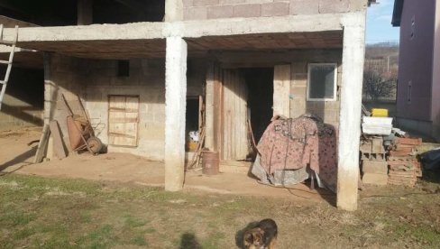 LOPOVI OPERISALI U NOVOGODIŠNJOJ NOĆI: Pokradene stvari iz domaćinstva Nikolića iz Gornje Stražave LOPOVI OPERISALI U NOVOGODIŠNJOJ NOĆI: Pokradene stvari iz domaćinstva Nikolića iz Gornje Stražave