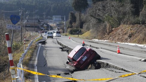 BROJ ŽRTAVA RASTE IZ SATA U SAT: Spasioci kopaju ruševine, 500 ljudi zarobljeno na aerodromu dan posle razornog zemljotresa u Japanu (VIDEO)