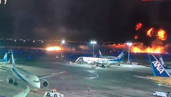 ПРВИ СНИМЦИ АВИОНА КОЈИ ГОРИ: Пламен захватио летелицу на писти (ВИДЕО) ПРВИ СНИМЦИ АВИОНА КОЈИ ГОРИ: Пламен захватио летелицу на писти (ВИДЕО)
