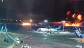 ПРВИ СНИМЦИ АВИОНА КОЈИ ГОРИ: Пламен захватио летелицу на писти (ВИДЕО) ПРВИ СНИМЦИ АВИОНА КОЈИ ГОРИ: Пламен захватио летелицу на писти (ВИДЕО)