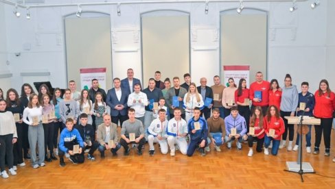 OVO SU NAJBOLJI SPORTISTI KRUŠEVCA: Najuspešniji trener sin je legendarnog jugoslovenskog šampiona (VIDEO) OVO SU NAJBOLJI SPORTISTI KRUŠEVCA: Najuspešniji trener sin je legendarnog jugoslovenskog šampiona (VIDEO)