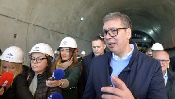 ШТА ЋЕ БИТИ СА РУЖНИМ ОБЈЕКТИМА ПОРЕД АУТОПУТЕВА: Вучић дао рок да све буде решено до краја јуна ШТА ЋЕ БИТИ СА РУЖНИМ ОБЈЕКТИМА ПОРЕД АУТОПУТЕВА: Вучић дао рок да све буде решено до краја јуна