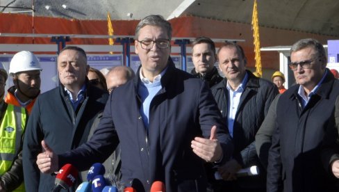 JOŠ JEDNOM POKAZAO DA JE DRŽAVNIK: Vučić odbrusio nemačkim medijima i zaštitio opoziciju (VIDEO) JOŠ JEDNOM POKAZAO DA JE DRŽAVNIK: Vučić odbrusio nemačkim medijima i zaštitio opoziciju (VIDEO)