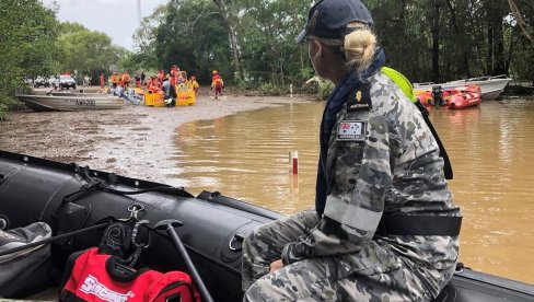 DRAMATIČNE SCENE U AUSTRALIJI: Obilne kiše izazvale velike poplave, vlasti predlažu evakuaciju stanovništva (VIDEO) DRAMATIČNE SCENE U AUSTRALIJI: Obilne kiše izazvale velike poplave, vlasti predlažu evakuaciju stanovništva (VIDEO)