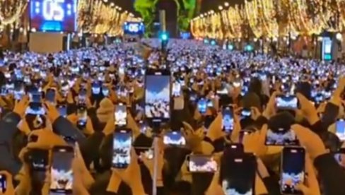 ŠTA SE DOGODILO SA LJUDIMA? Viralni snimak iz Pariza koji je pogledalo više od 15 miliona ljudi (VIDEO) ŠTA SE DOGODILO SA LJUDIMA? Viralni snimak iz Pariza koji je pogledalo više od 15 miliona ljudi (VIDEO)