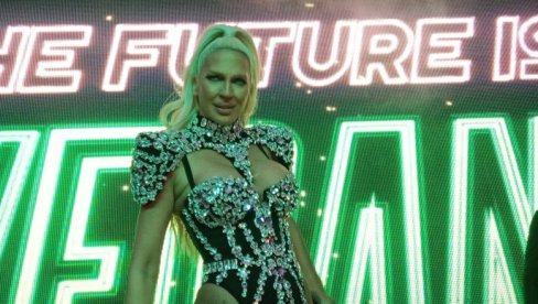 BILA SAM ZADIHANA, A MISLILA SAM NA PESMU: Jelena Karleuša otkrila svoje želje za Novu 2024. godinu i kog je poljubila u ponoć (FOTO) BILA SAM ZADIHANA, A MISLILA SAM NA PESMU: Jelena Karleuša otkrila svoje želje za Novu 2024. godinu i kog je poljubila u ponoć (FOTO)