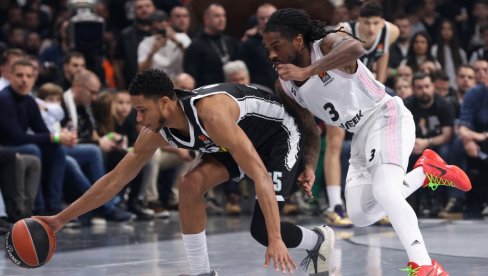 PARTIZAN UBEDLJIV NA POČETKU NOVE GODINE: Crno-beli pobedili Asvel i spremni dočekuju večiti derbi PARTIZAN UBEDLJIV NA POČETKU NOVE GODINE: Crno-beli pobedili Asvel i spremni dočekuju večiti derbi