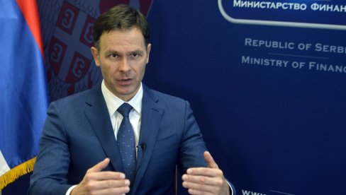 DIGITRON EKONOMIJA Mali odgovorio Nikeziću: Ne treba biti prestrog prema ljudima koji rast nisu ni videli pa ne znaju ni kako se računa DIGITRON EKONOMIJA Mali odgovorio Nikeziću: Ne treba biti prestrog prema ljudima koji rast nisu ni videli pa ne znaju ni kako se računa