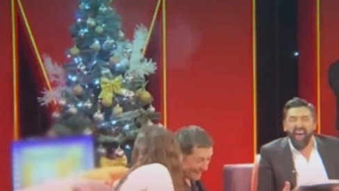 ZAPALILI SMO ATMOSFERU, ALI I JELKU... Nesvakidašnji incident u Amidži šou (VIDEO) ZAPALILI SMO ATMOSFERU, ALI I JELKU... Nesvakidašnji incident u Amidži šou (VIDEO)