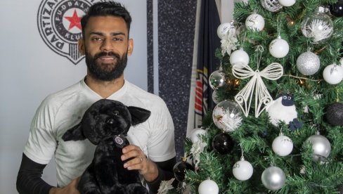 INTERVJU GAJAS ZAHID, FUDBALER PARTIZANA, EKSPRESNO OSVOJIO NAVIJAČE: Dobro igram jer uživam u crno-belom INTERVJU GAJAS ZAHID, FUDBALER PARTIZANA, EKSPRESNO OSVOJIO NAVIJAČE: Dobro igram jer uživam u crno-belom