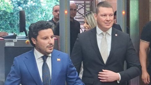 ABAZOVIć I MINISTRI NA SUDU: Prema ASK bivši državni funkcioneri CG prekršili zakon ABAZOVIć I MINISTRI NA SUDU: Prema ASK bivši državni funkcioneri CG prekršili zakon