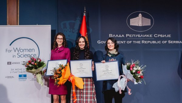 ТРИ ГРАЦИЈЕ ПОМЕРАЈУ ГРАНИЦЕ НАУКЕ: Доктори наука Ана, Исидора и Милица постижу врхунске резултате у науци ТРИ ГРАЦИЈЕ ПОМЕРАЈУ ГРАНИЦЕ НАУКЕ: Доктори наука Ана, Исидора и Милица постижу врхунске резултате у науци