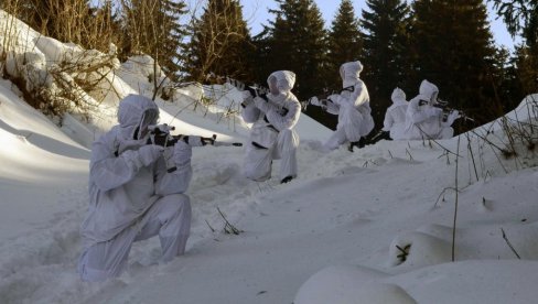 POGLEDAJTE – IZVIĐAČI VOJSKE SRBIJE: Specijalistička obuka profesionalnog sastava u zimskim uslovima (FOTO) POGLEDAJTE – IZVIĐAČI VOJSKE SRBIJE: Specijalistička obuka profesionalnog sastava u zimskim uslovima (FOTO)