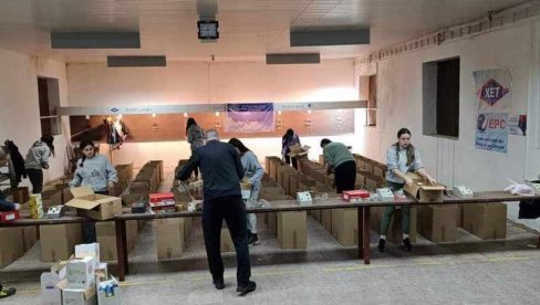 VELIKA HUMANITARNA AKCIJA U NEVESINJU: Podeljeni paketi hrane VELIKA HUMANITARNA AKCIJA U NEVESINJU: Podeljeni paketi hrane