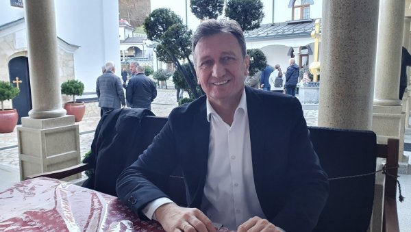 СРПСКУ ЧУВАЈУ ЊЕНА ЧЕДА: Василије Перић, начелник Угљевика, о Дану Републике Српске СРПСКУ ЧУВАЈУ ЊЕНА ЧЕДА: Василије Перић, начелник Угљевика, о Дану Републике Српске