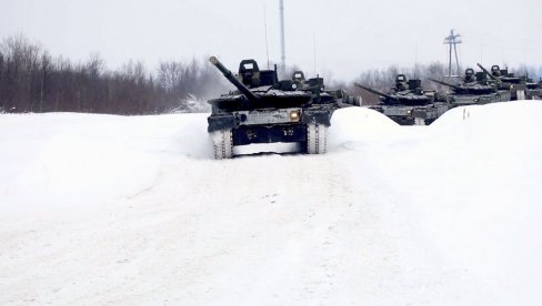 KOMANDANT ODUŠEVLJEN - RUSI DOBILI NOVE TENKOVE: Modernizovani T-80BVM stigli na ukrajinski front KOMANDANT ODUŠEVLJEN - RUSI DOBILI NOVE TENKOVE: Modernizovani T-80BVM stigli na ukrajinski front