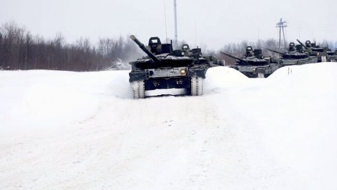 КОМАНДАНТ ОДУШЕВЉЕН - РУСИ ДОБИЛИ НОВЕ ТЕНКОВЕ: Модернизовани Т-80БВМ стигли на украјински фронт