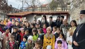 ПАТРИЈАРХ СРПСКИ ПОРФИРИЈЕ ПОСЕТИО ОРАХОВАЦ: Његову светост дочекала певачица Павлина Радовановић (ФОТО)