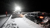 МАЈКА И ЋЕРКА ПОГИНУЛЕ У НЕВРЕМЕНУ: Све стоји у снегу на -40, њих је затрпала лавина МАЈКА И ЋЕРКА ПОГИНУЛЕ У НЕВРЕМЕНУ: Све стоји у снегу на -40, њих је затрпала лавина