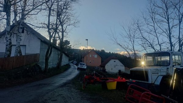 ОВДЕ ЈЕ УБИЈЕН РАТКО: Прва слика са места злочина код Ужица (ФОТО) ОВДЕ ЈЕ УБИЈЕН РАТКО: Прва слика са места злочина код Ужица (ФОТО)