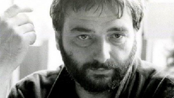 ФАЈТЕР СА ЧУБУРЕ: Подсећање на Милана Оклопџића, заборављеног култног писца ФАЈТЕР СА ЧУБУРЕ: Подсећање на Милана Оклопџића, заборављеног култног писца