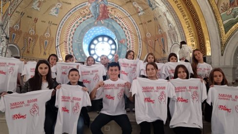 ЗА СИРОМАШНЕ, БОЛЕСНЕ И ТУЖНЕ: Композиције Божићна радост и Витлејеме, славни граде као дар свим људима света (ВИДЕО) ЗА СИРОМАШНЕ, БОЛЕСНЕ И ТУЖНЕ: Композиције Божићна радост и Витлејеме, славни граде као дар свим људима света (ВИДЕО)