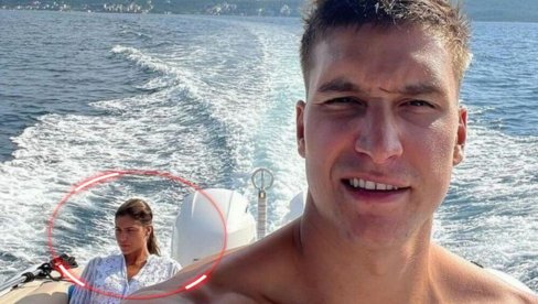 BOGDAN IMA NOVU DEVOJKU: Baj-baj Amerikanki, srce dao Srpkinji - prvi selfi sa Sarom (FOTO)