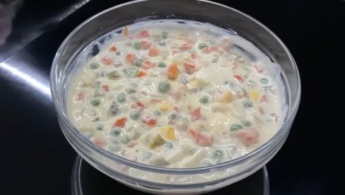 ПОСНА РУСКА САЛАТА: Рецепт који обара с ногу