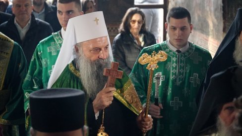 MOLIMO SE ZA MIR: Patrijarh Porfirije služio, danas na Badnji dan, svetu liturgiju u manastiru Gračanica MOLIMO SE ZA MIR: Patrijarh Porfirije služio, danas na Badnji dan, svetu liturgiju u manastiru Gračanica