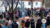 PUNO ZDRAVLJA, SREĆE I SLOGE: U Fruškogorskom manastiru Velika Remeta obeležen Badnji dan PUNO ZDRAVLJA, SREĆE I SLOGE: U Fruškogorskom manastiru Velika Remeta obeležen Badnji dan