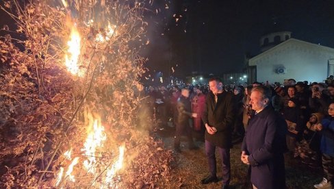 BADNJAK ZAVIČAJ OKUPIO: Badnje veče pod Majevicom