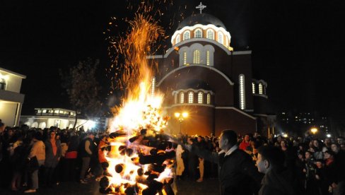 SLAVA NA VISINI BOGU I NA ZEMLJI MIR: Kraljevčani tradicionalno i svečano obeležili Badnji dan SLAVA NA VISINI BOGU I NA ZEMLJI MIR: Kraljevčani tradicionalno i svečano obeležili Badnji dan