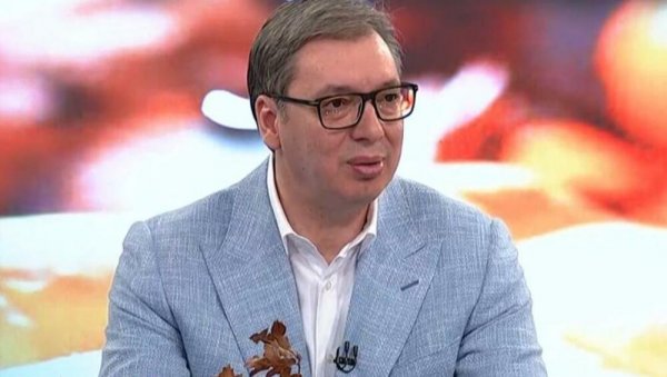 МИ ИМАМО ВЕЛИКЕ ЖЕЉЕ Вучић: Без војске би нас згазили као муву, комарца, бубашвабу МИ ИМАМО ВЕЛИКЕ ЖЕЉЕ Вучић: Без војске би нас згазили као муву, комарца, бубашвабу