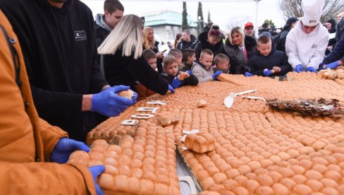 NAJLEPŠE SLIKE IZ SRBIJE DANAS ODLAZE U SVET: Više hiljada vernika na tradicionalnom lomljenju česnice ispred Hrama Svetog Save (FOTO) NAJLEPŠE SLIKE IZ SRBIJE DANAS ODLAZE U SVET: Više hiljada vernika na tradicionalnom lomljenju česnice ispred Hrama Svetog Save (FOTO)