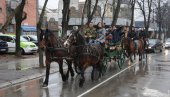 SAČUVANA LEPA TRADICIJA: Božićni defile zaprega i fijakera u Kraljevu (FOTO)