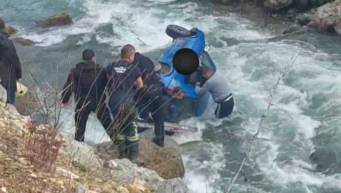 GOLFOM UPAO U NABUJALU BISTRICU: Saobraćajna nesreća nadomak Berana (FOTO)