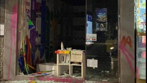 DEMOLIRAN PRAJD CENTAR U BEOGRADU: Objavljen snimak napada, maskirani muškarac šutira izlog lokala (FOTO/ VIDEO)