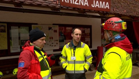 NOVI DETALJI DRAME U SLOVENIJI: Otkriveno odakle je porodica zarobljena u Križnoj jami i kada bi mogli biti spaseni NOVI DETALJI DRAME U SLOVENIJI: Otkriveno odakle je porodica zarobljena u Križnoj jami i kada bi mogli biti spaseni