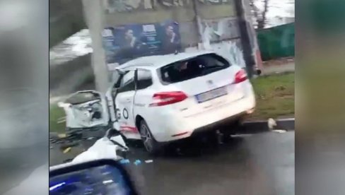 OBRT TRAGEDIJE NA NOVOM BEOGRADU: Evo kako je poginuo vozač koji se zakucao u stub kod Gazele OBRT TRAGEDIJE NA NOVOM BEOGRADU: Evo kako je poginuo vozač koji se zakucao u stub kod Gazele