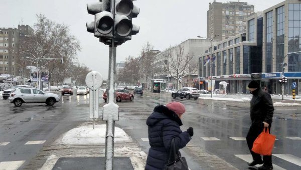 ХЛАДНИ ФРОНТ ДОНОСИ СНЕГ У СРБИЈУ: Најпре вечерас стижу пљускови - Највише у ове делове Србије ХЛАДНИ ФРОНТ ДОНОСИ СНЕГ У СРБИЈУ: Најпре вечерас стижу пљускови - Највише у ове делове Србије