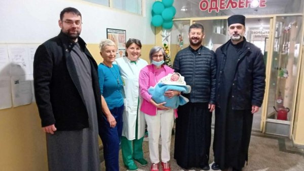 ДЕНИС БОЖИЋНО ЧУДО: Даривана прва беба у Неготину ДЕНИС БОЖИЋНО ЧУДО: Даривана прва беба у Неготину